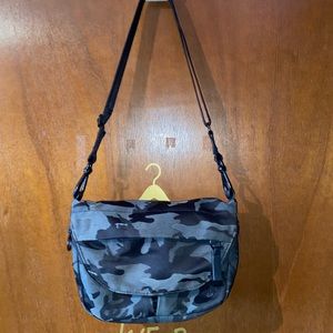 Lululemon Festival Bag - Black Camo